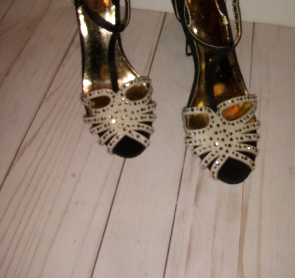 Madden girl T-strap nude and black open toe heels - Picture 2 of 15